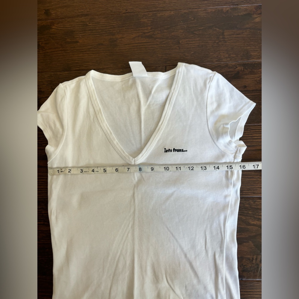 Urban Outfitters iets frans V-Neck Baby Tee Women’s Size Large - Picture 9 of 9